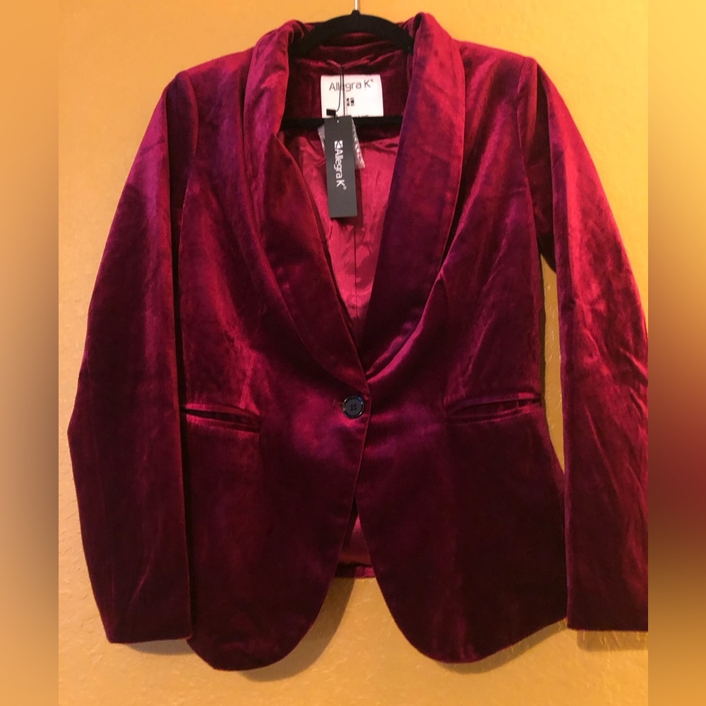 NWT SIZE XS WOMENS BURGUNDY BLAZER 1 button 2 functional pockets